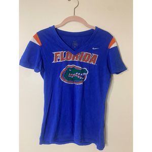 NIKE University of Florida UF Gators Short Sleeve V-Neck T Shirt Size Medium